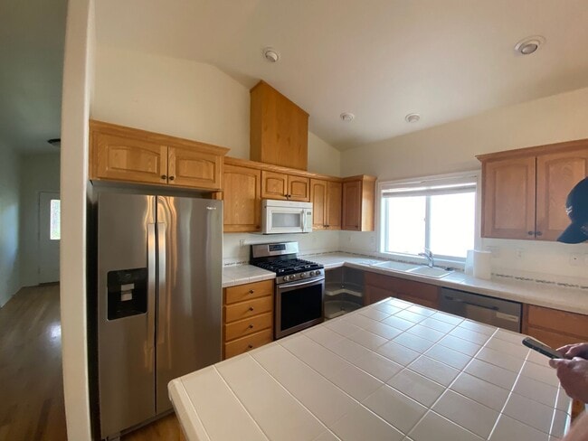 Building Photo - 3 Bedroom home in quiet neighborhood