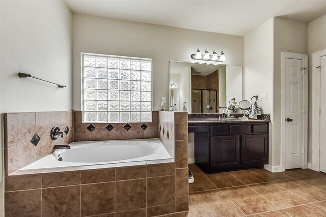 Building Photo - 13918 Majestic Spring Ln