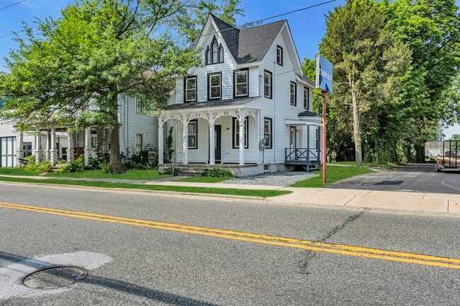Building Photo - 19 E Main St