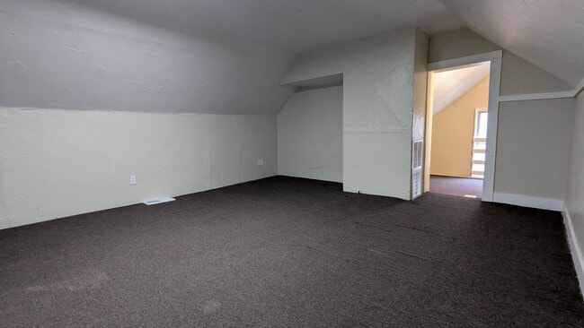 Building Photo - Newly renovated Akron apartment offering spacious rooms and a finished attic for flexible living ...