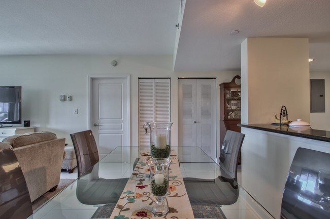 Building Photo - 300 S Duval St