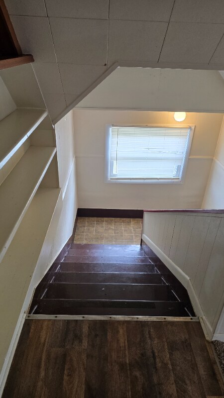 Building Photo - 227 W Oak St