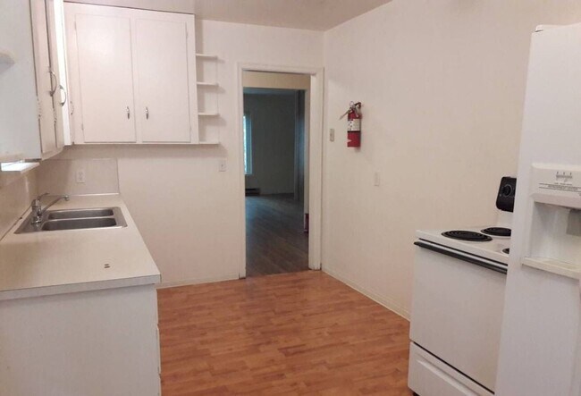 Building Photo - 1233w8