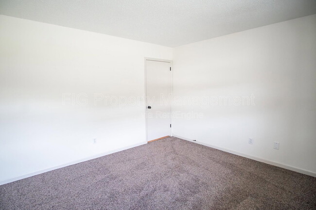 Building Photo - 3112 E Governor John Sevier Hwy