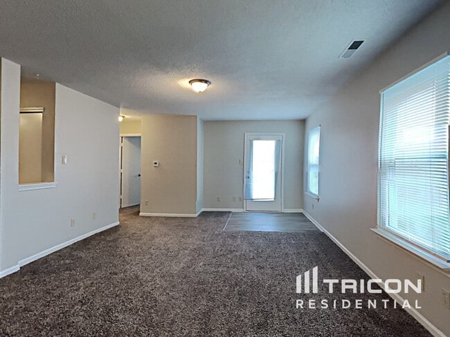 Building Photo - 10664 Glenayr Dr