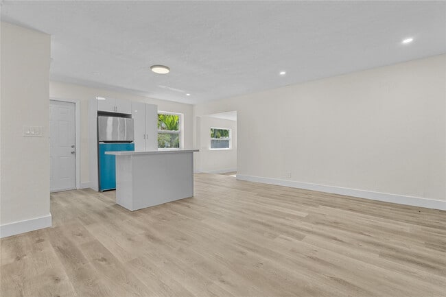 Building Photo - 2941 NW 11th Ct