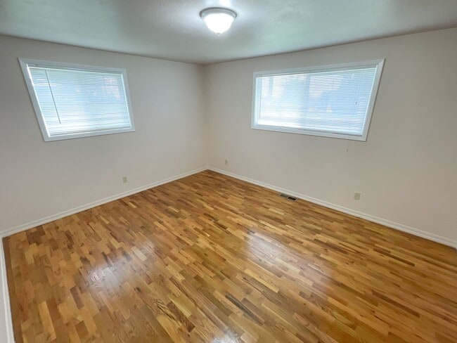 Building Photo - 3 Bedroom, 2 Bath Moyina Heights Home