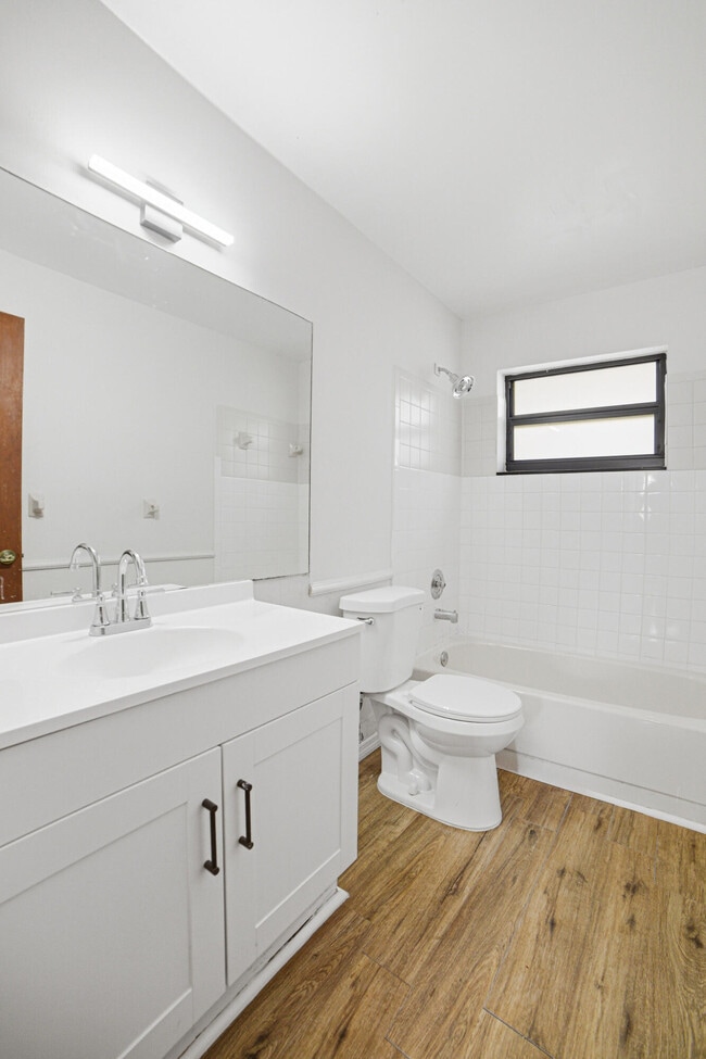 Building Photo - 2895 Via Del Lago