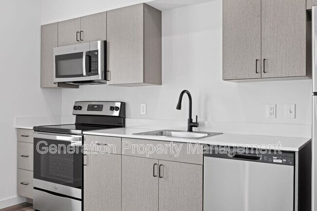 Building Photo - 901 E Main St