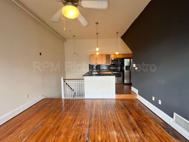 Primary Photo - 1321 1/2 E Main St