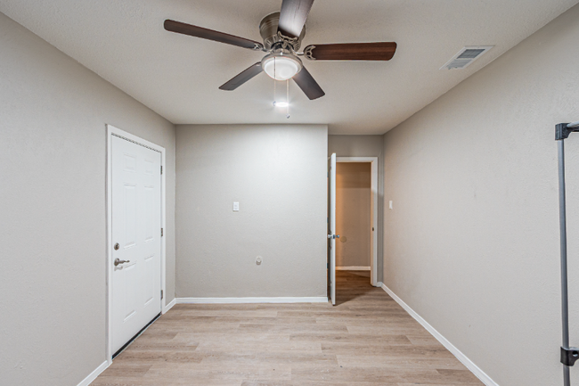 Building Photo - 3728 Yosemite Dr