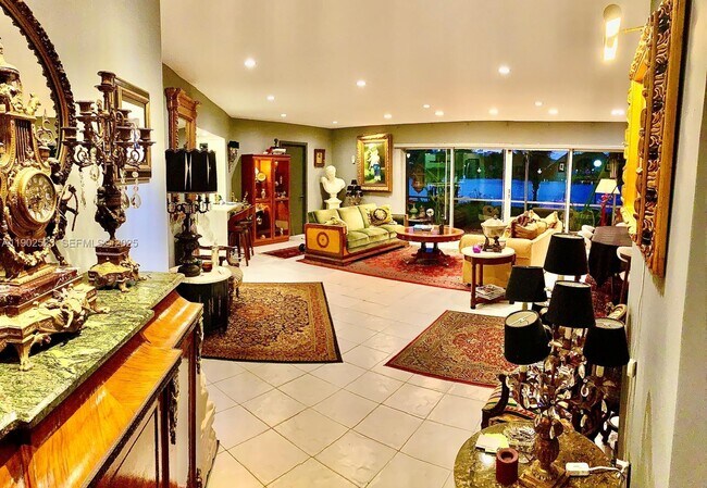 Building Photo - 877 NE 195th St