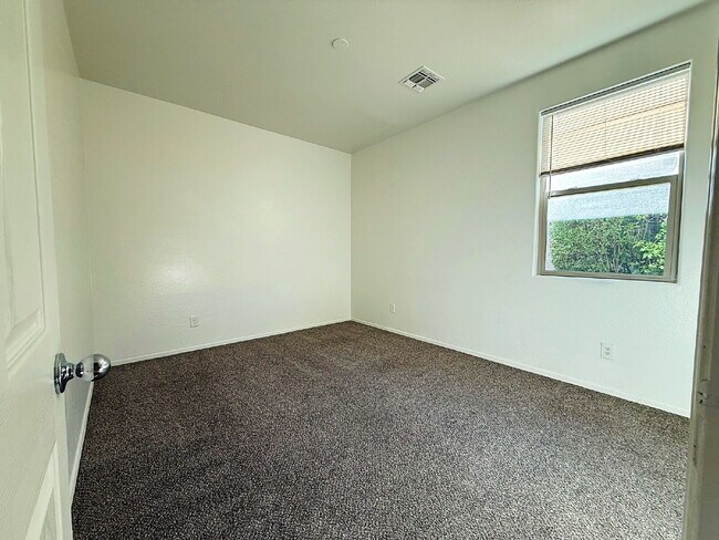 Building Photo - "Charming 3-Bedroom Oasis with 2 Baths & Spacious 1881 Sq. Ft. Layout in Glendale!"
