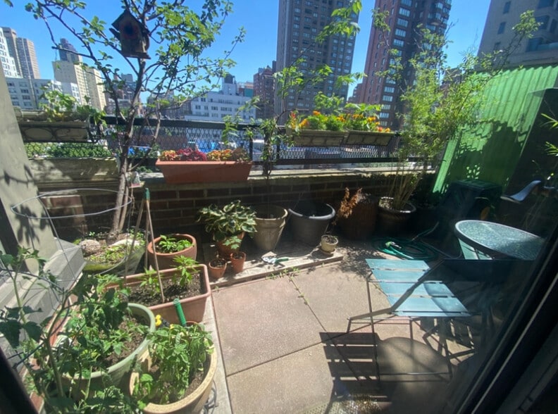 Building Photo - 520 E 81st St