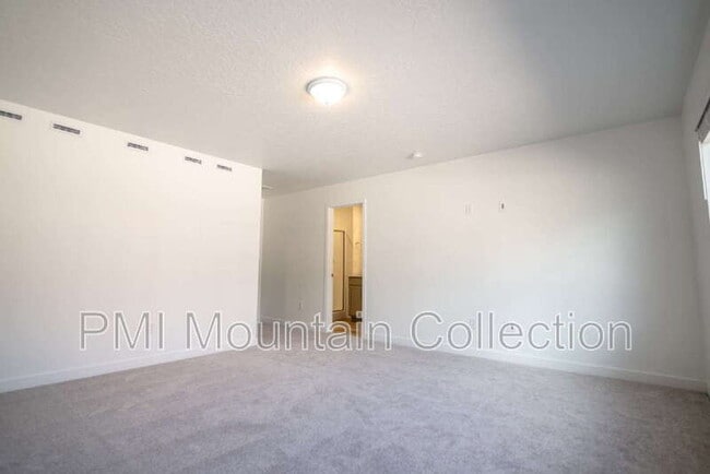 Building Photo - 2484 Wildwood Ln