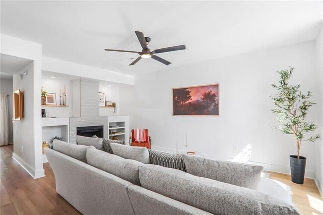 Building Photo - 1210 Cleburne Ave NE