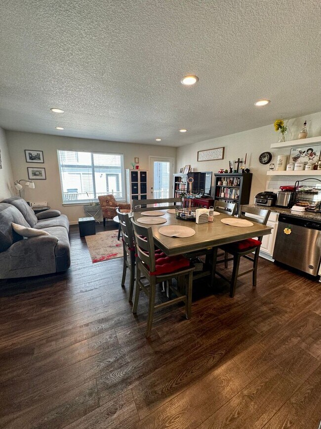 Building Photo - Like New 3 bedroom home in Banning Lewis
