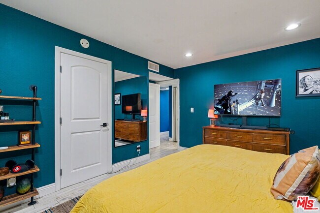 Building Photo - 2700 Cahuenga Blvd