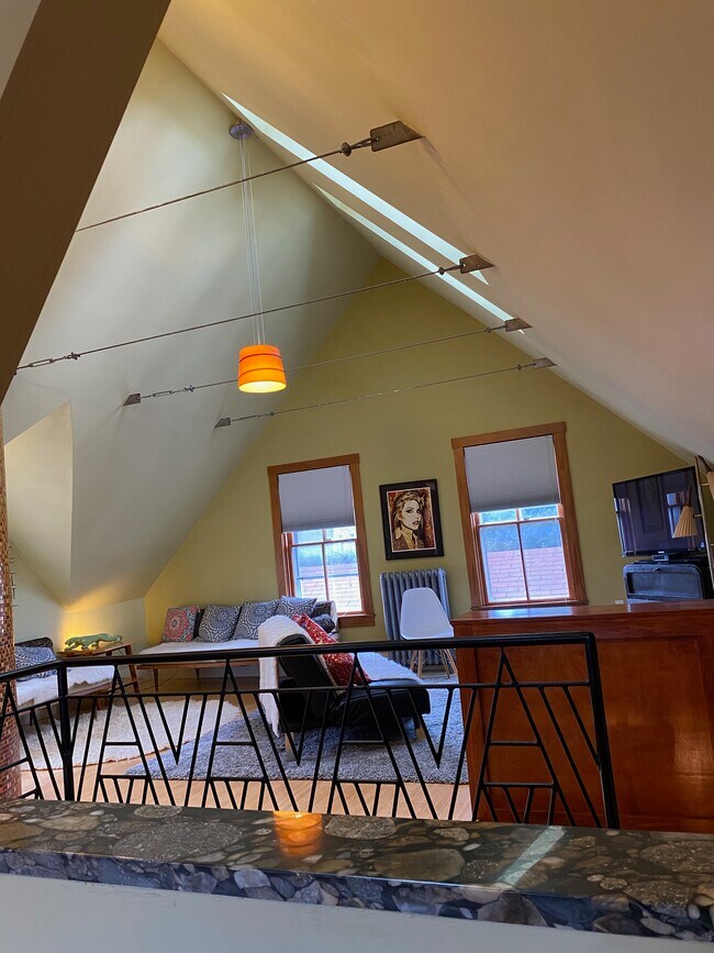 Building Photo - 285 Norwood Ave