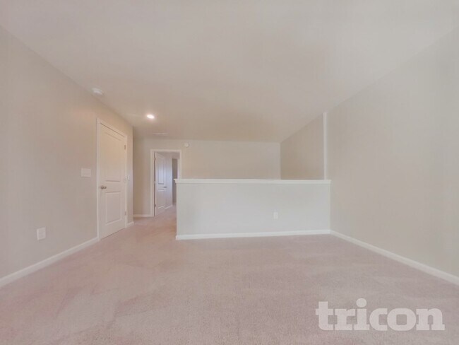 Building Photo - 250 Cottontail Ln