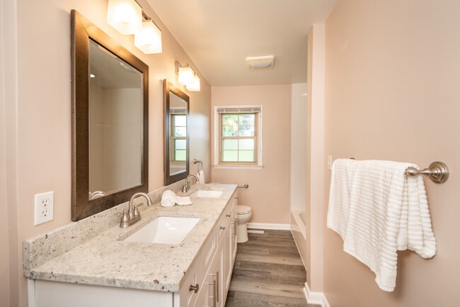 Building Photo - 1239 Ashover Dr