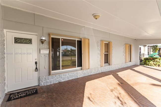 Building Photo - 3521 NW 18th Pl