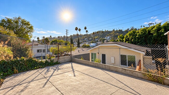 Building Photo - 4380 Huntington Dr S