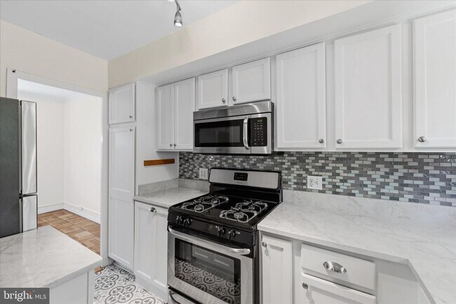 Building Photo - 3226 Gunston Rd