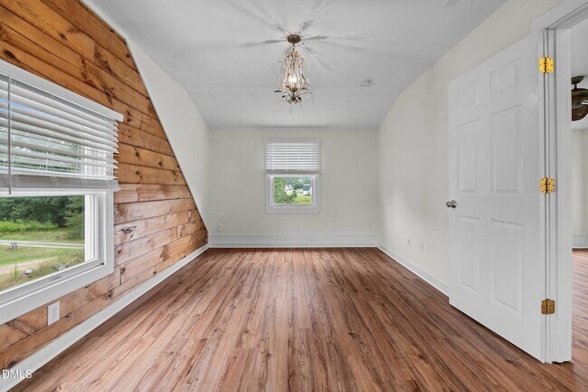 Building Photo - 65 Birdhouse Ln