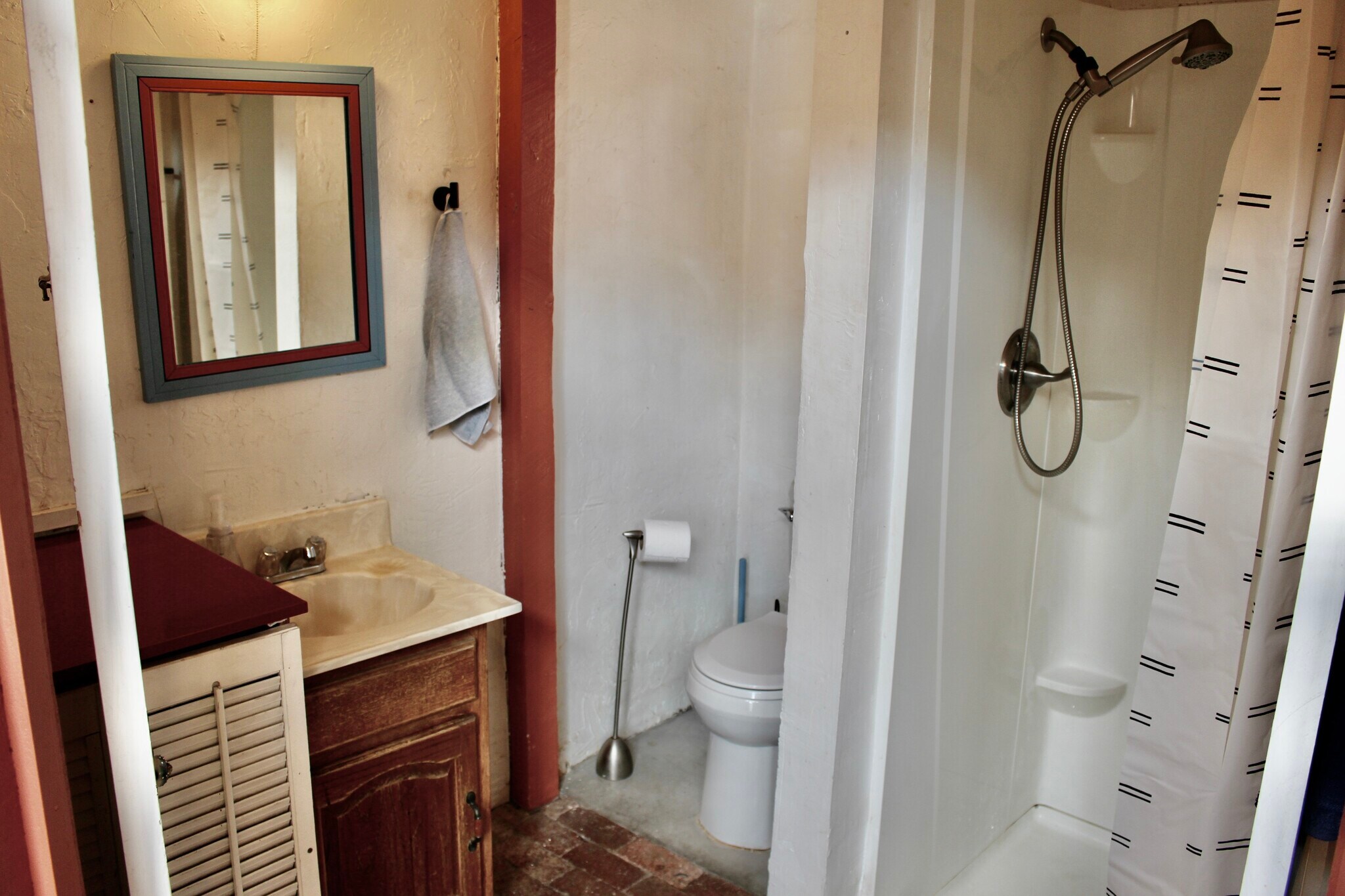 3/4 Bath - 307 Stanford Dr SE