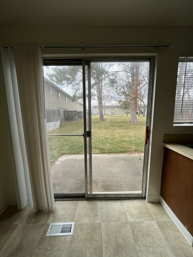 Building Photo - 118 W Colby Ln