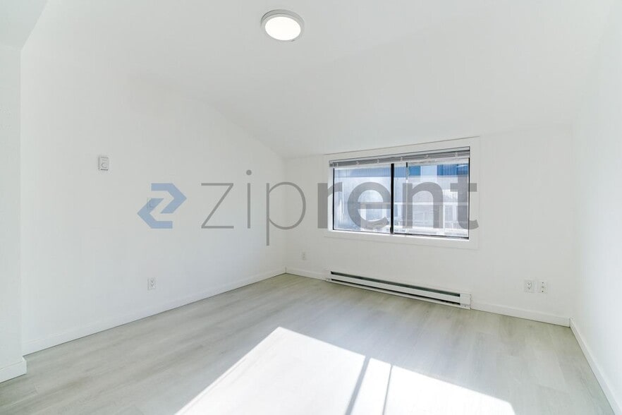 Building Photo - 2717 S 125th St