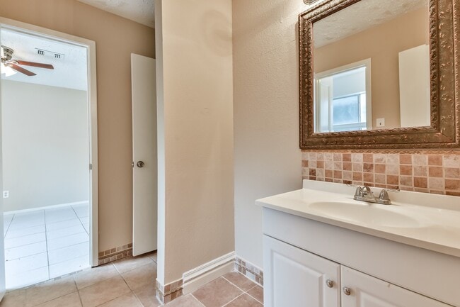 Building Photo - 9503 Bent Spur Ln