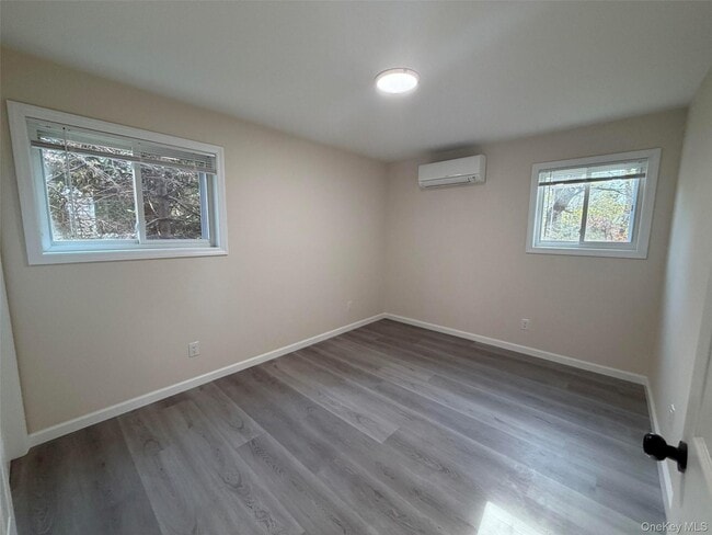 Building Photo - 14 Cornwall Ln