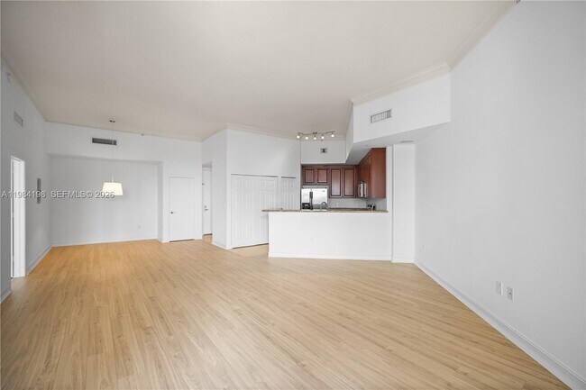 Building Photo - 3001 NE 185th St