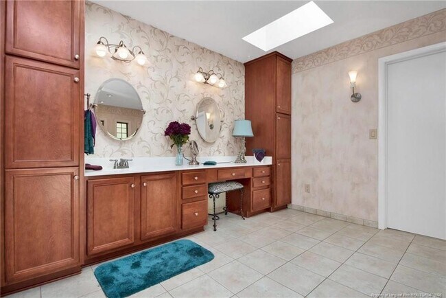Building Photo - 3305 Hutton Pl