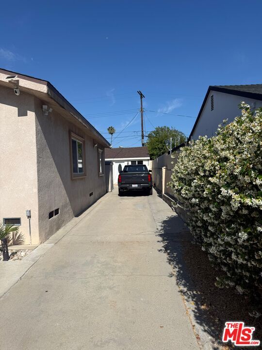 Building Photo - 6500 Teesdale Ave