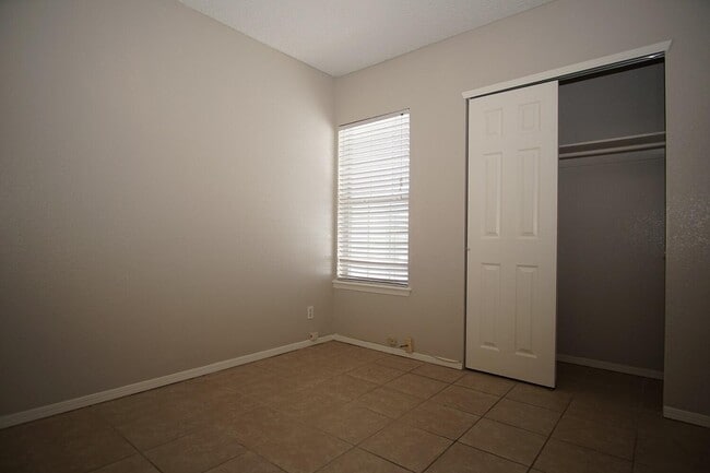 Building Photo - 1417 Desierto Rico Ave