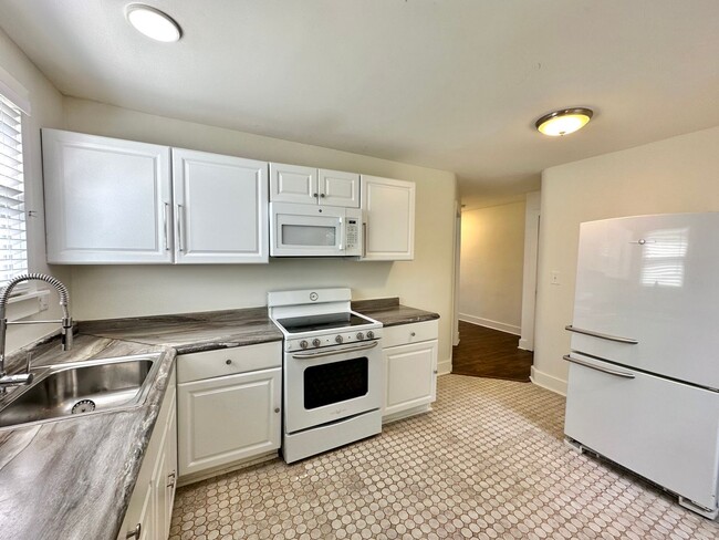 Building Photo - 1715 Luton St