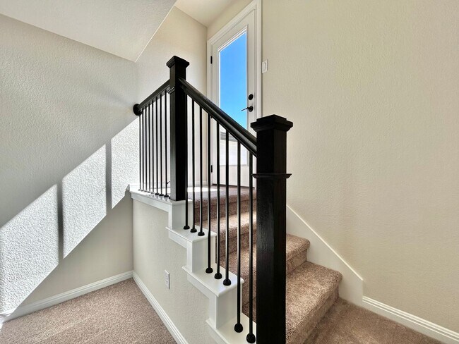 Building Photo - Spacious 4/BR 3/BA Home with Modern Upgrades in Leander