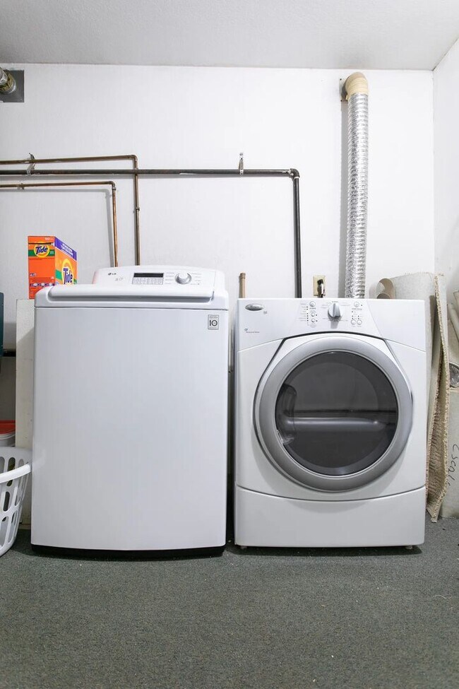 Building Photo - 716 Lagoon Dr