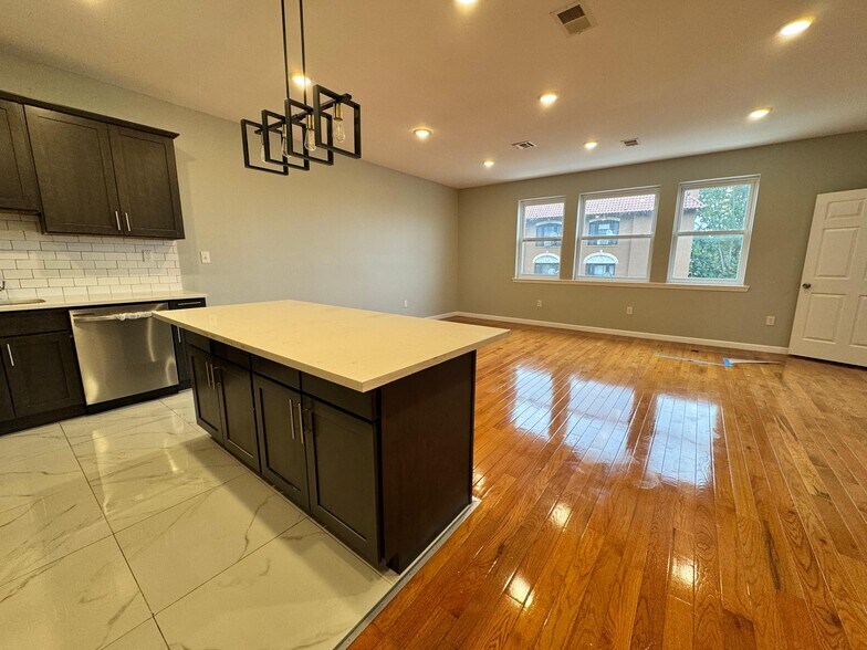 Building Photo - 61 N Grove St