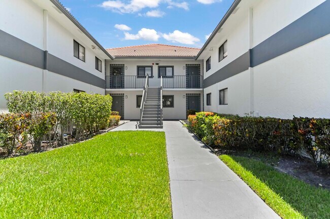 Building Photo - 15234 Lakes of Delray Blvd