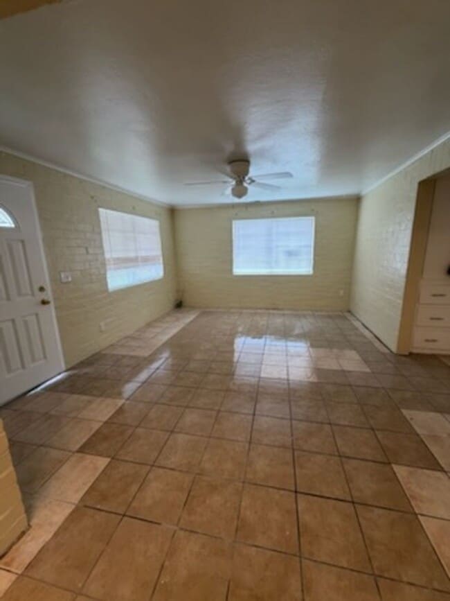 Building Photo - 2 Bedroom, 1 Bath Duplex for Rent In Ceres