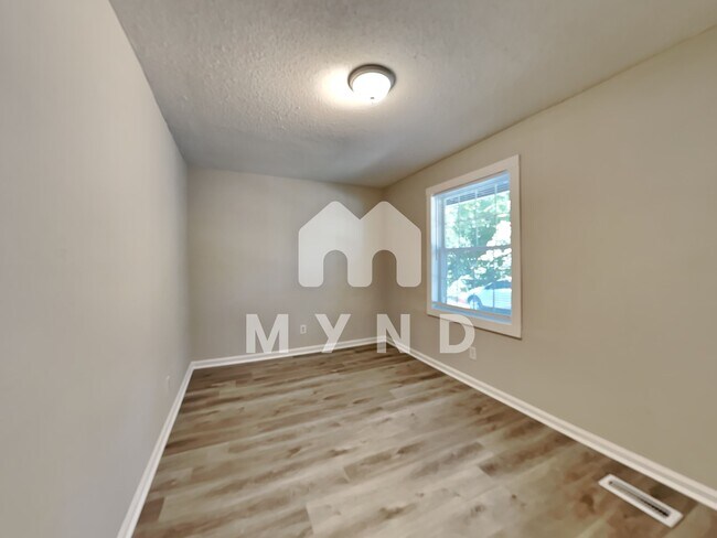 Building Photo - 1600 Poole Rd Unit A