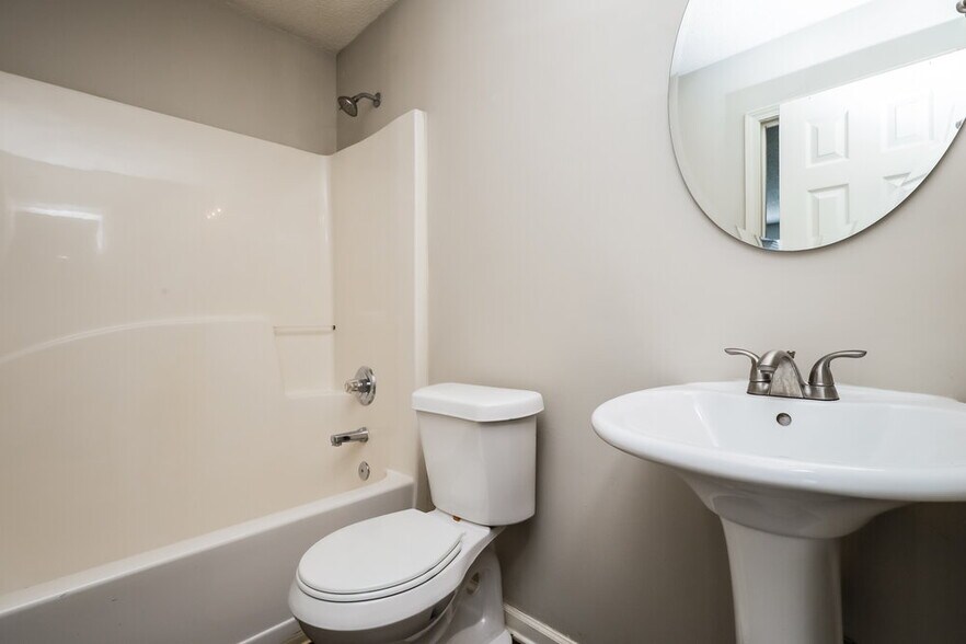 Building Photo - 1043 Field View Dr
