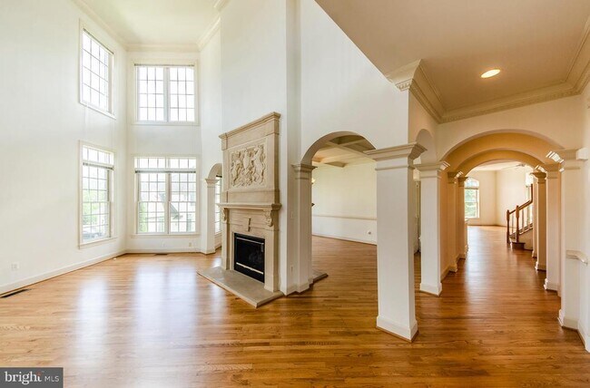 Building Photo - 9005 Edgepark Rd
