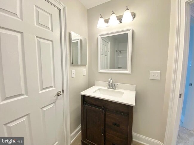 Building Photo - 167 Andover Pl