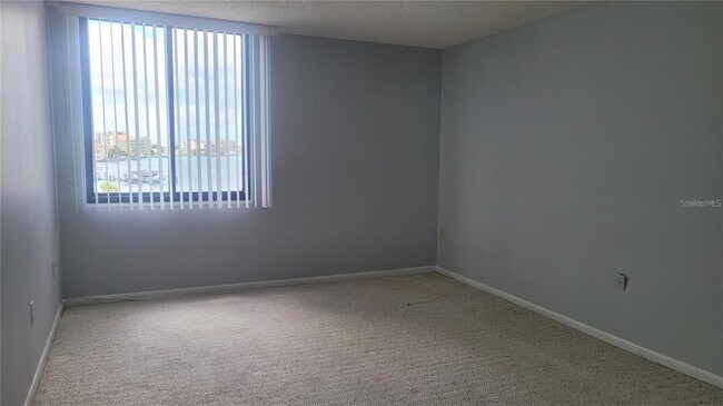 Building Photo - 660 Island Way