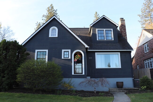 Building Photo - 1019 W 21st Ave